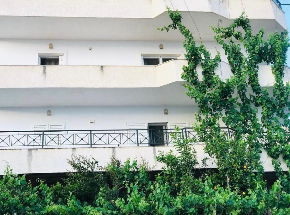 White Panorama Apartment Sarande Bagian luar foto