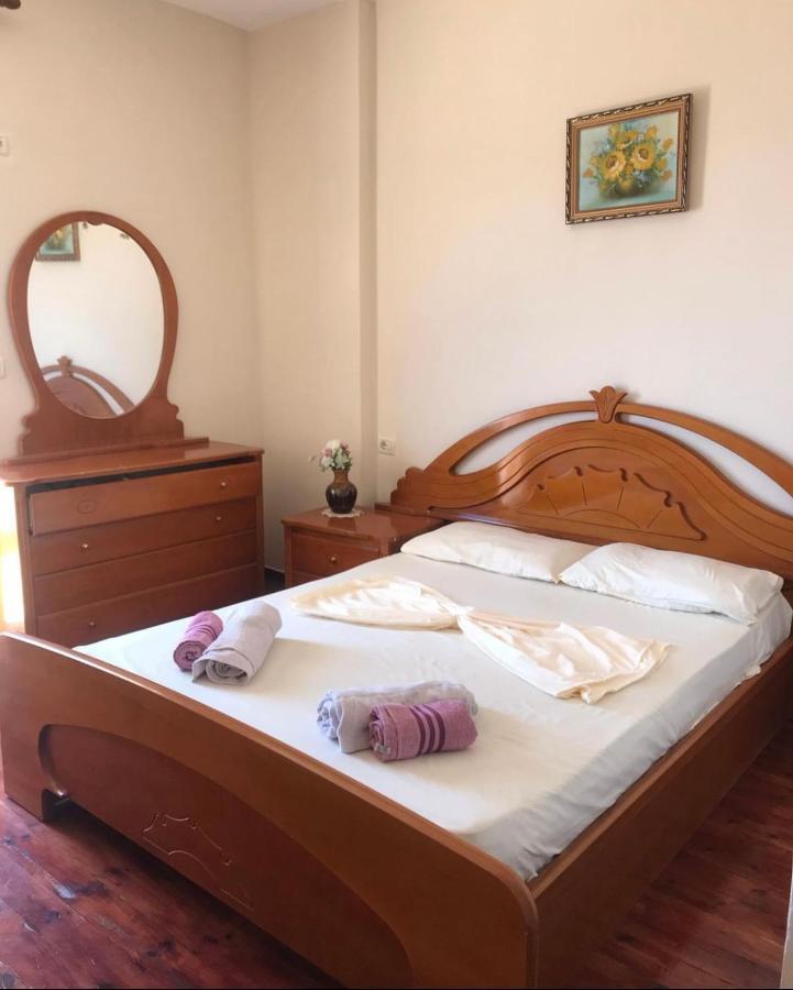 White Panorama Apartment Sarande Bagian luar foto