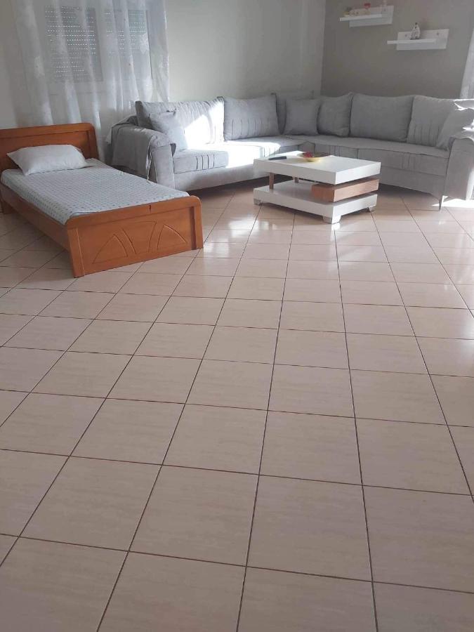 White Panorama Apartment Sarande Bagian luar foto