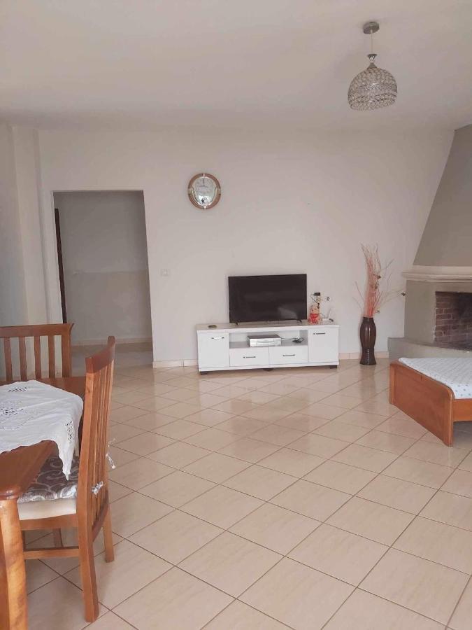 White Panorama Apartment Sarande Bagian luar foto